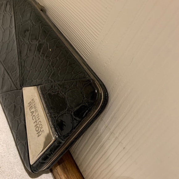 Kenneth Cole Reaction Clutch Wallet - Picture 8 of 8